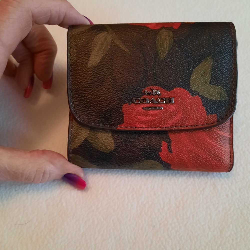 Coach small tri-fold wallet Fairytale Rose print,Coated canvas w/ smooth leather